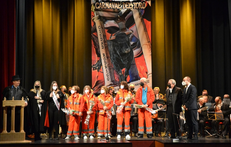 La Rondalla homenajea al sistema de salud en la recuperada presentación de sus Coplas