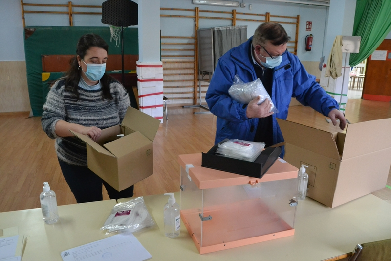 Preparadas las mesas para una jornada electoral ligeramente diferente por la pandemia