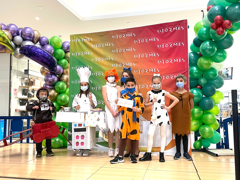 Originales y creativos disfraces en el concurso de Carnaval del Centro Comercial El Tormes