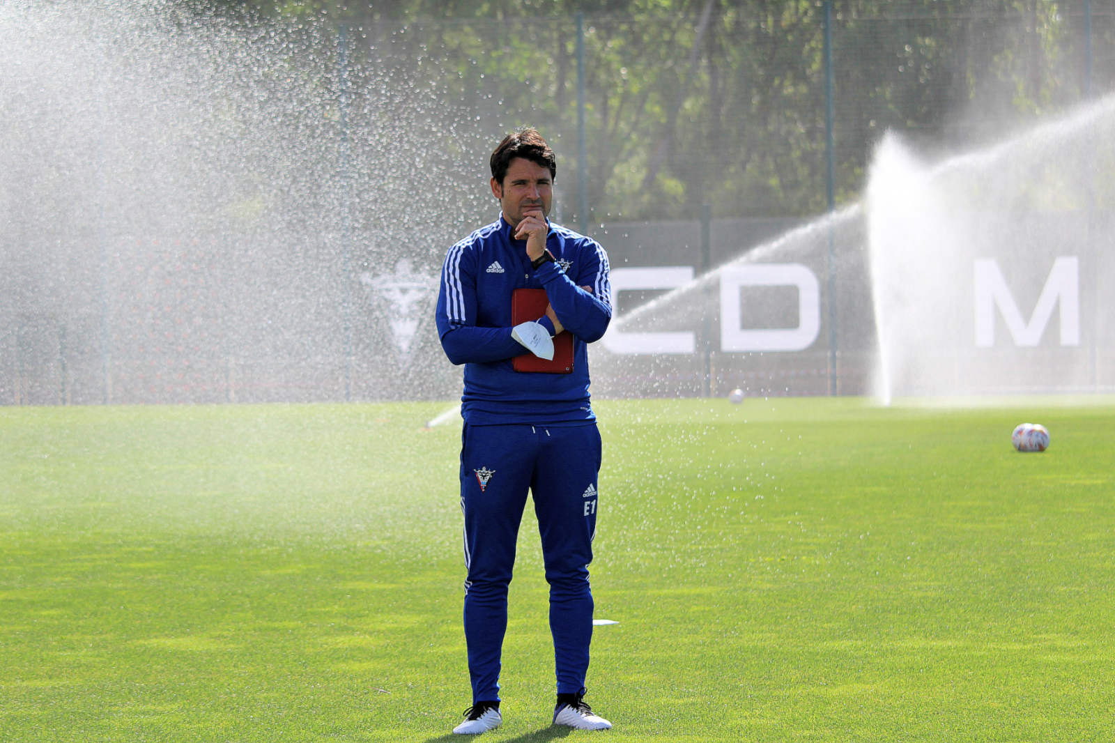 Escobar tiene problemas en el Mirandés: Anduva le canta el Lolo vete ya