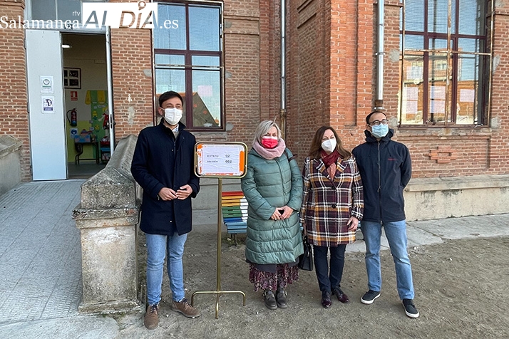 David Serrada y Elena Diego arropan al PSOE en Peñaranda durante el comienzo de la jornada electoral
