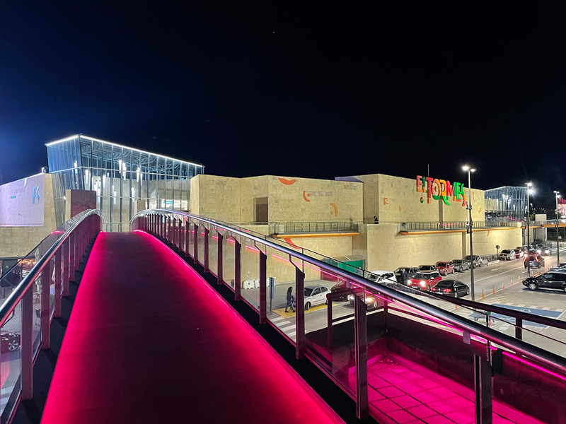 El Tormes, iluminado de rojo por el Día de las Cardiopatías Congénitas
