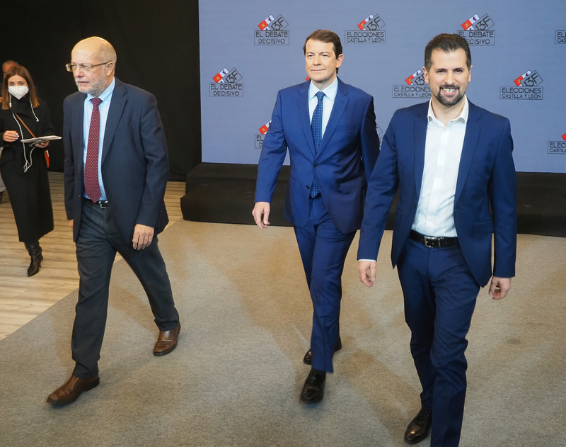 Mañueco defiende los 35 años de gobierno en Castilla y León y Tudanca e Igea le advierten de sus nuevos socios