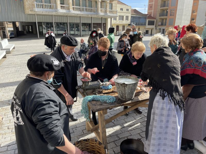 Guijuelo cierra el intenso fin de semana chacinero con la fiesta del mondongo