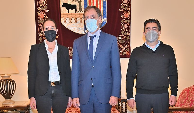 Respaldo del alcalde al sector de los centros de estética de la ciudad