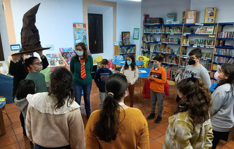 Medio centenar de niños toma parte en los talleres dirigidos por la AFE Culture 27