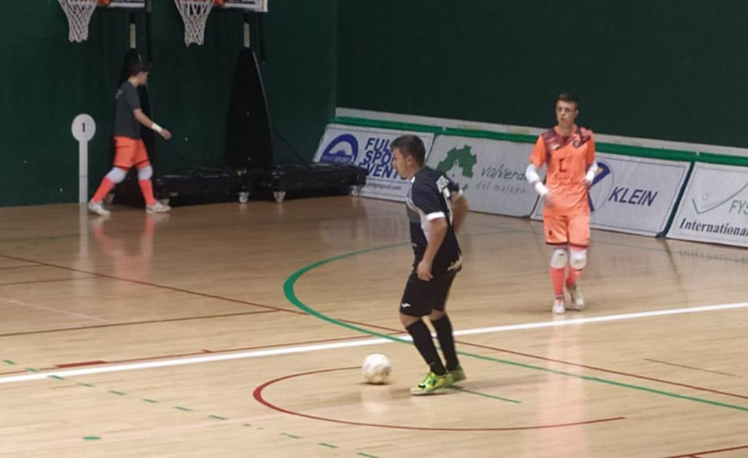 David detiene un doble penalty en la recta final para salvar el empate del III Juvenil ante Valverde