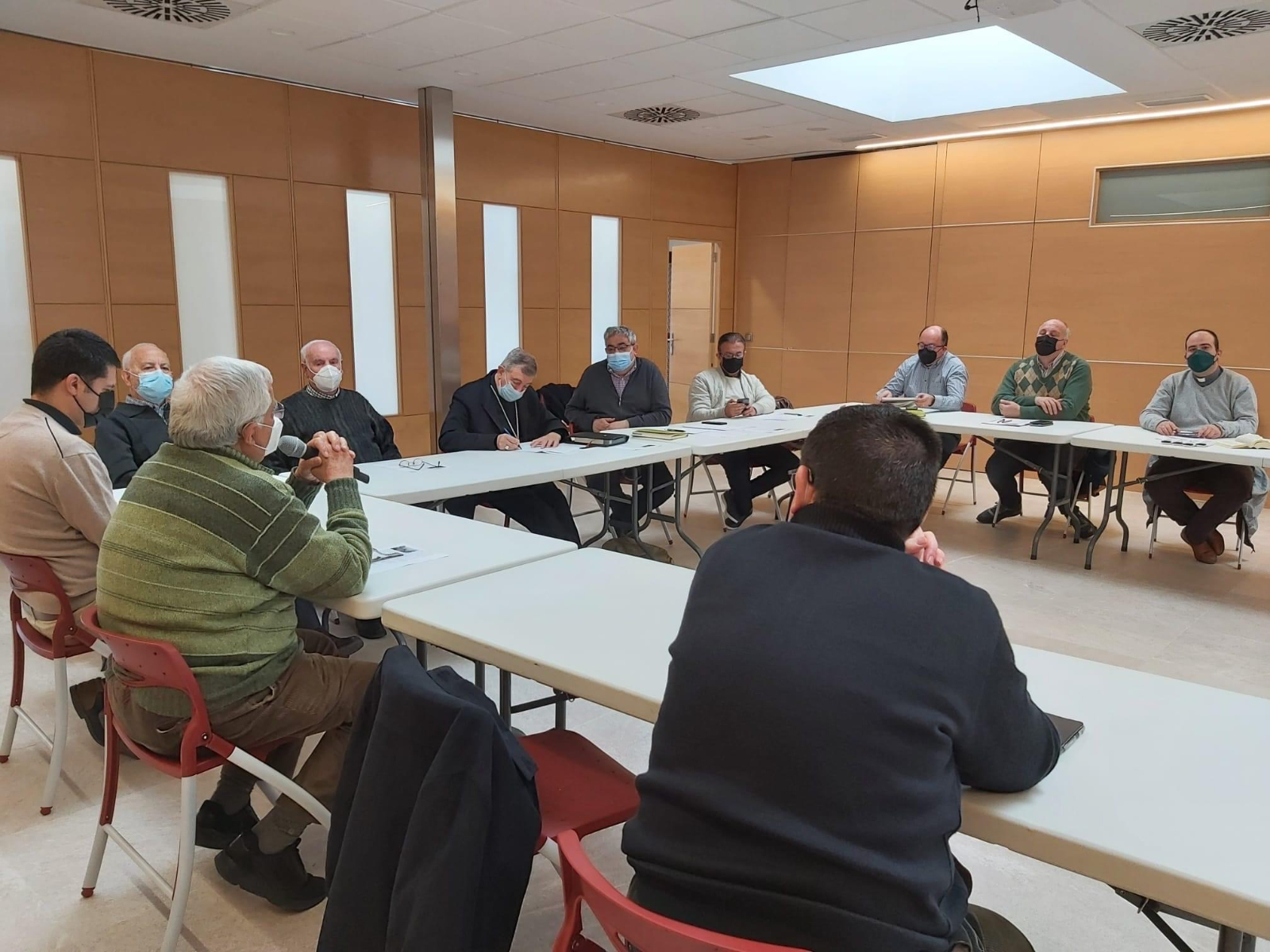 El obispo de Salamanca se reúne en Peñaranda con sacerdotes del arciprestazgo 