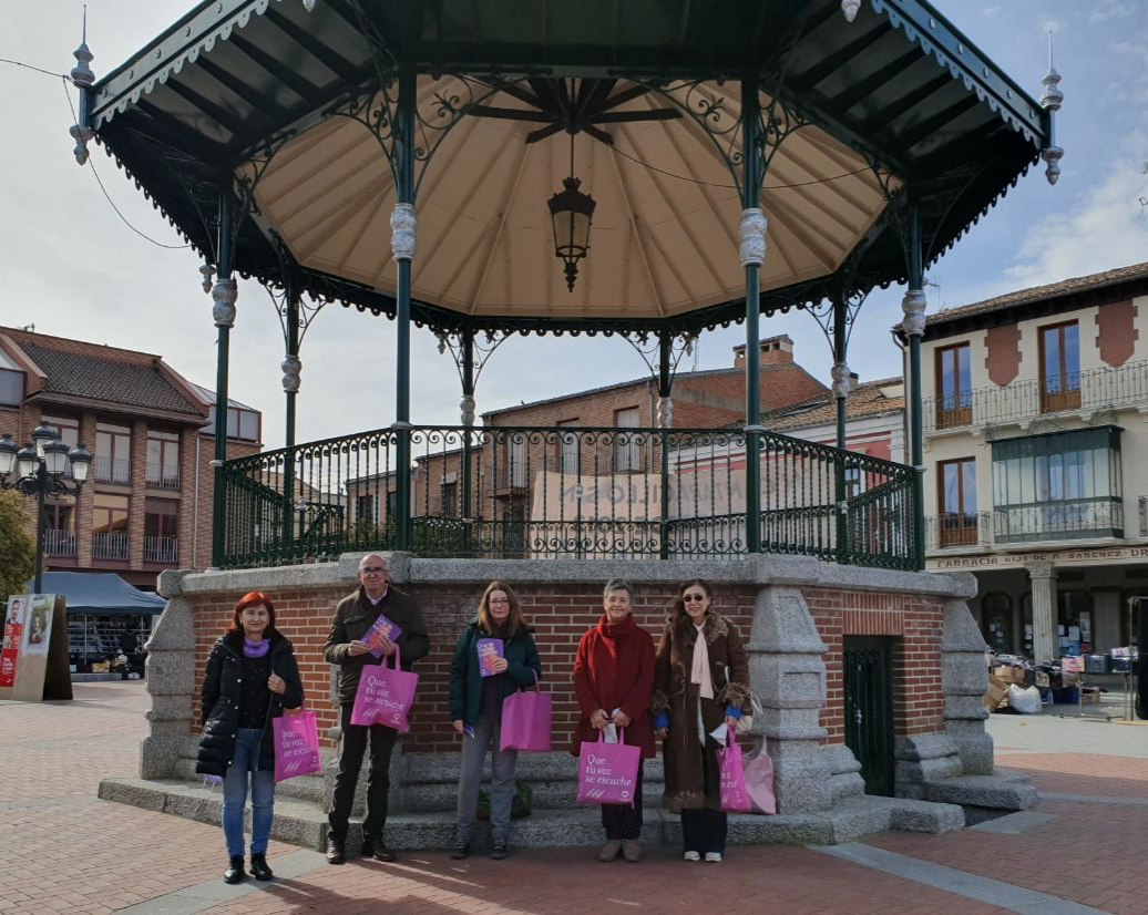 Unidas Podemos realiza un acto de calle en Peñaranda para dar a conocer sus propuestas para las elecciones autonómicas