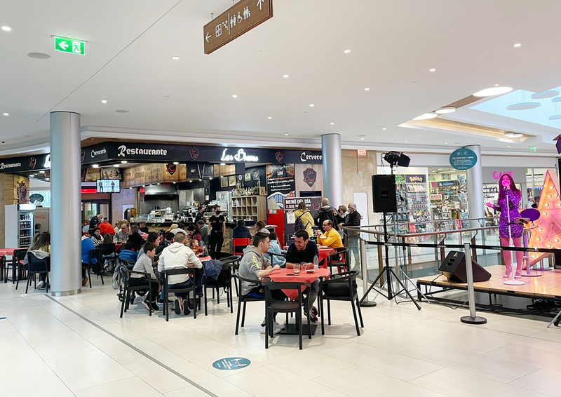El amor tiene premio en San Valentín para una treintena de clientes del Centro Comercial El Tormes 