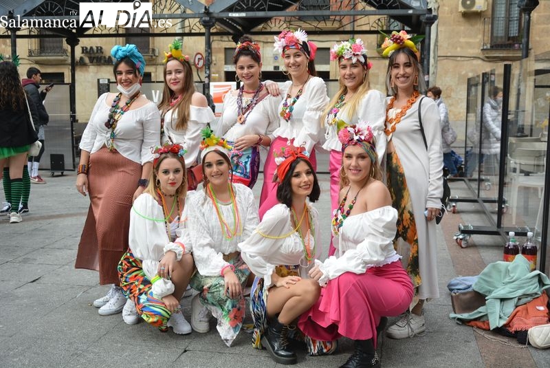 Estudiantes de Psicología llenan de alegría Salamanca con sus disfraces