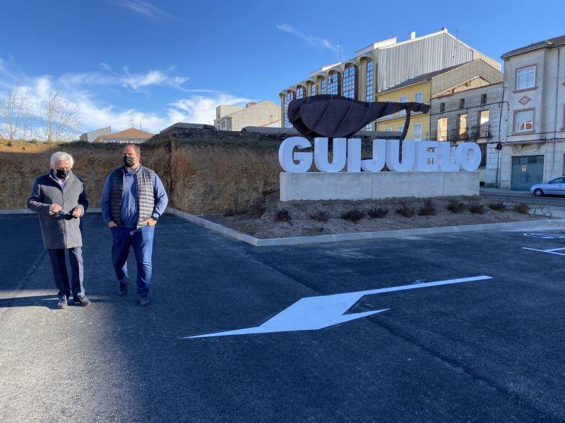 Abierto el nuevo aparcamiento y parque público junto a la antigua estación de tren