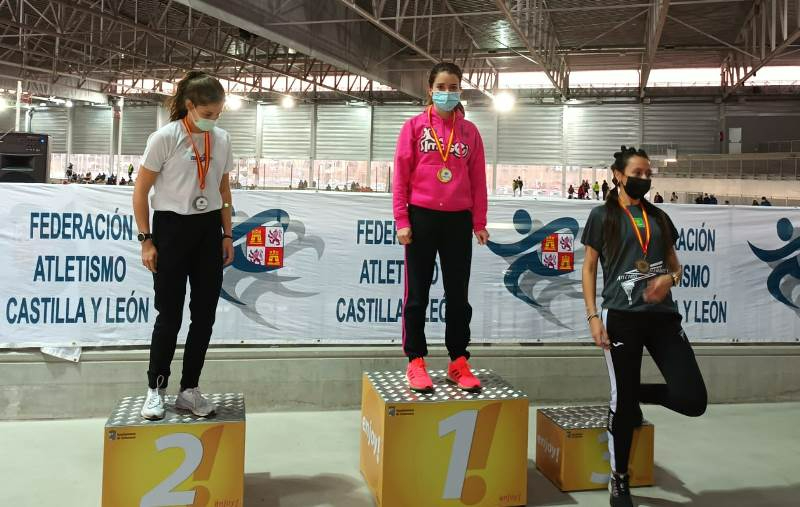 Ruth Vicente se proclama subcampeona autonómica indoor de los 800 metros lisos
