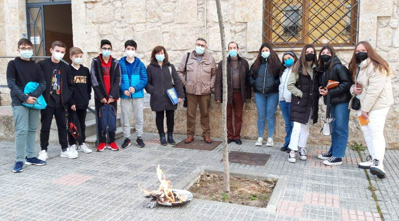 Los alumnos de 7º a 9º de Catequesis de San Cristóbal conmemoran el Día de la Paz y la No Violencia