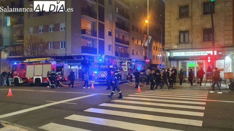Un incendio en la calle Magallanes causa alarma entre los vecinos de Salamanca