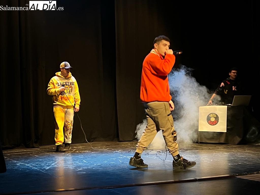 Concierto de DPS y YoungTahy en el teatro de Alba de Tormes / Pedro Zaballos