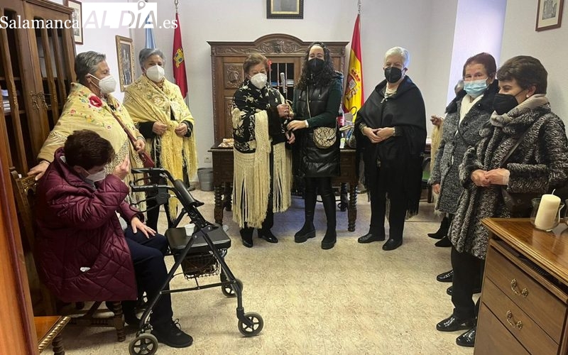 La alcaldesa Lara Fraile cedía el bastón de mando municipal a las aguederas por un día  