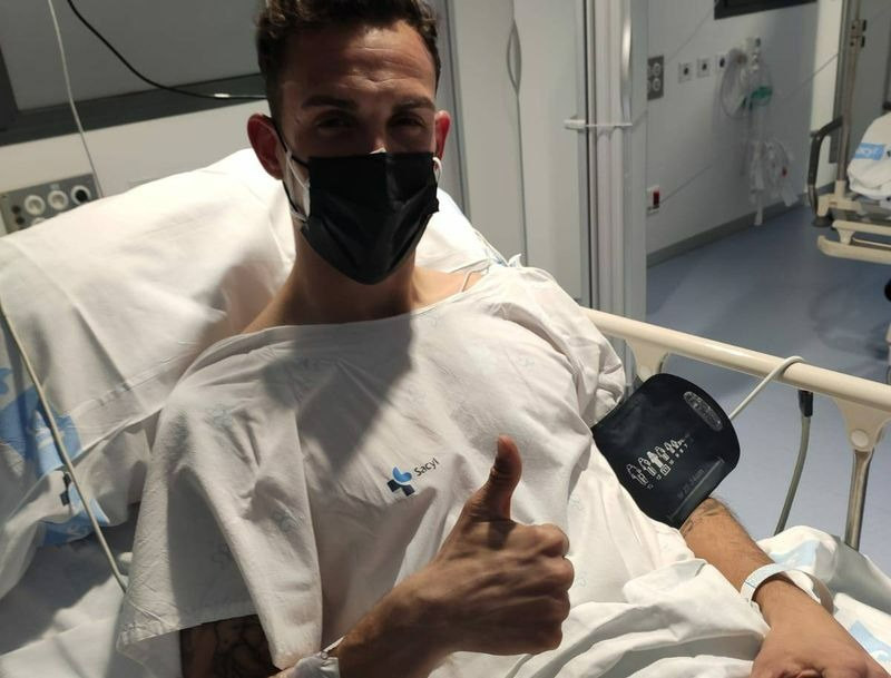 El toro Acosta recibe el alta médica tras pasar la noche en el hospital por un golpe en el cuello