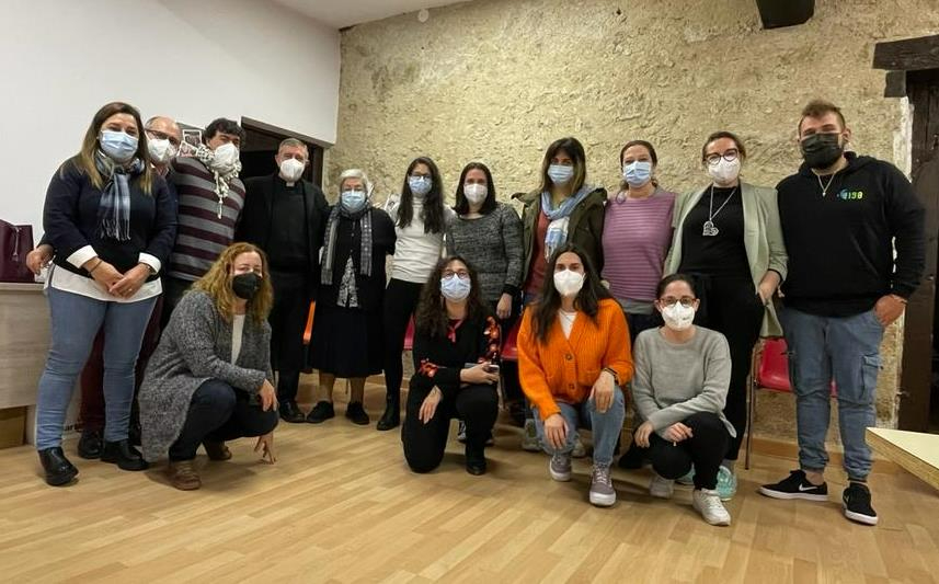 El Obispo conoce  al equipo de Cáritas, que pone en marcha Itinerarios de Inserción Sociolaboral