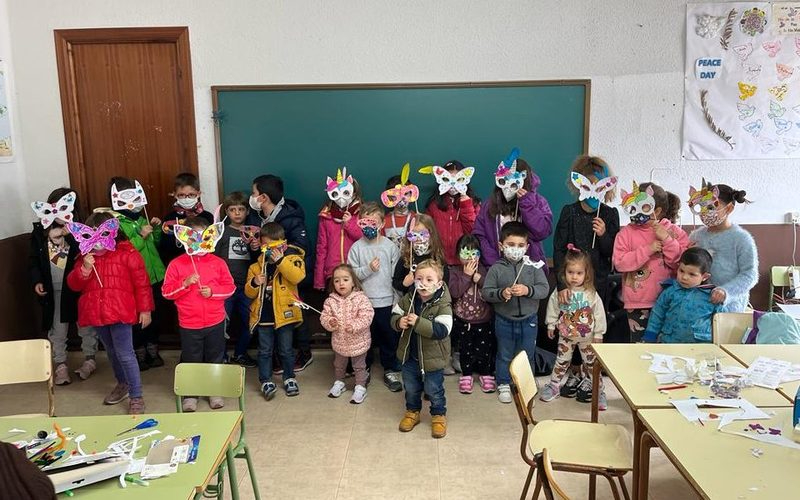 Los más pequeños de Yecla de Yeltes celebran el Carnaval a lo grande