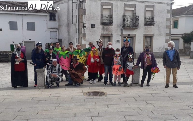 Divertido desfile de Carnaval y chocolatada en Almendra