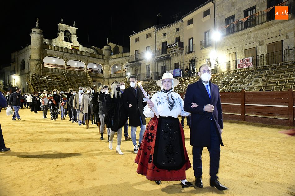 Flori Ratero relata vivencias personales en la atípica inauguración de las casetas de la Plazuela