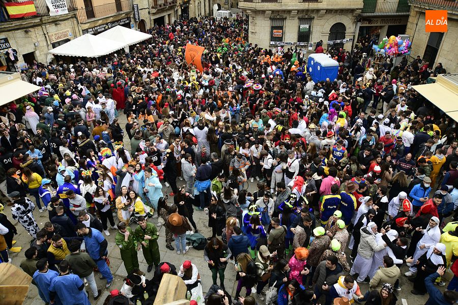 El Sábado de Carnaval brinda de nuevo imágenes multitudinarias en Ciudad Rodrigo