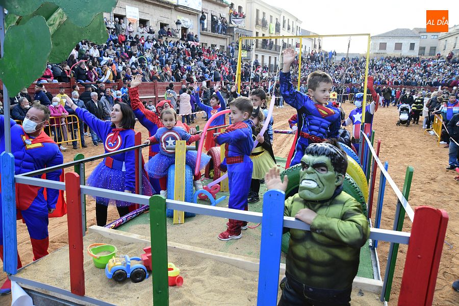 La AVV de San Andrés y la Peña El Turre encandilan con sus carrozas