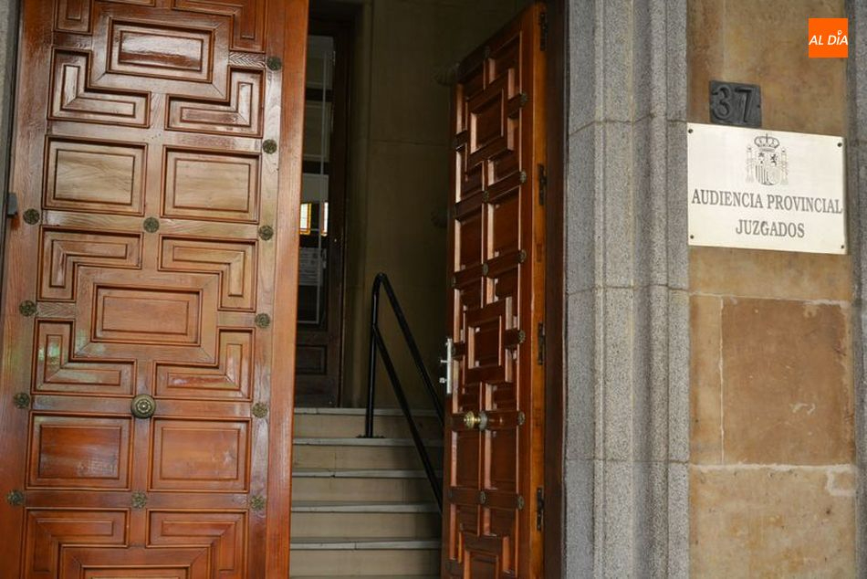 El caso del bejarano condenado por no atender a su hija, que sufrió la amputación de una mano 