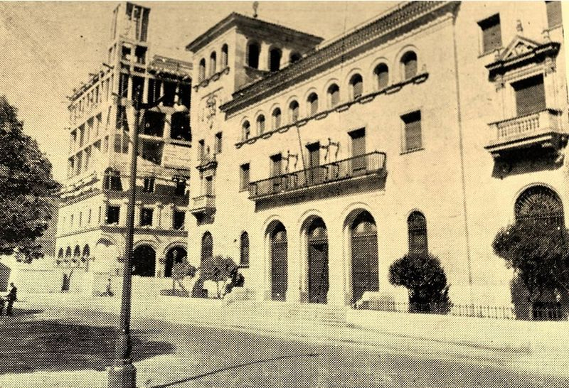 El moderno edificio que construyó una aseguradora en el centro de Salamanca