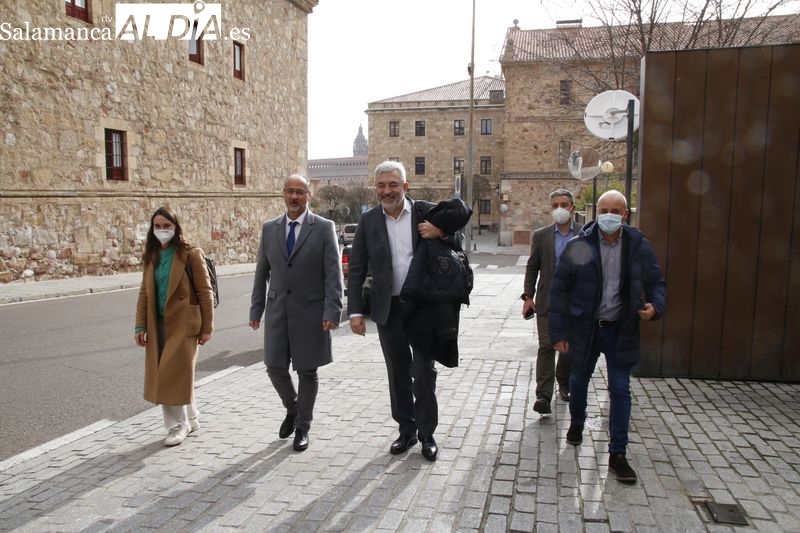 Es el momento de optar por quienes se presentan con carrera profesional y saben lo que es trabajar, indica Luis Garicano (Cs)