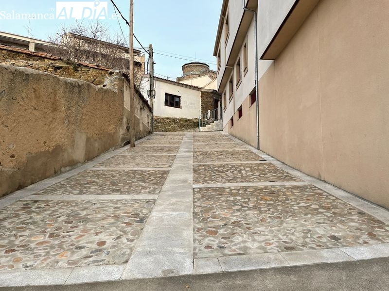 Calle Cuesta del Castillo completamente renovada