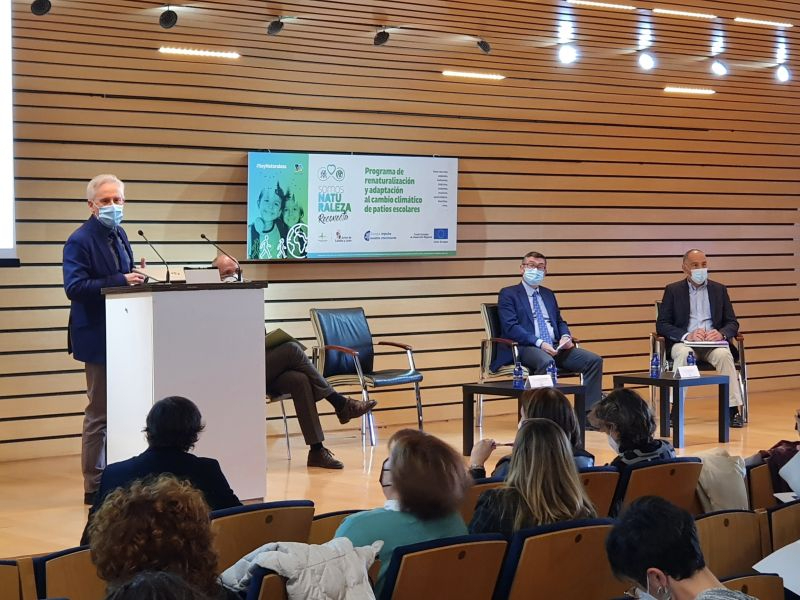 Profesores de siete centros educativos de Salamanca participan en el proyecto de renaturalización de patios escolares