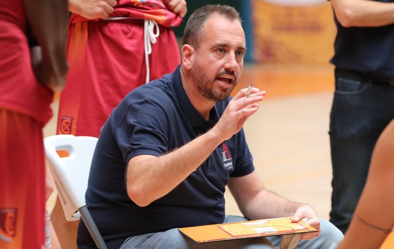 Aquimisa Carbajosa Empresarial busca soluciones y cambia a su entrenador