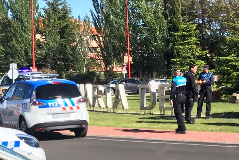 La Policía Local de Santa Marta evita la agresión de un hombre a una mujer con un arma blanca