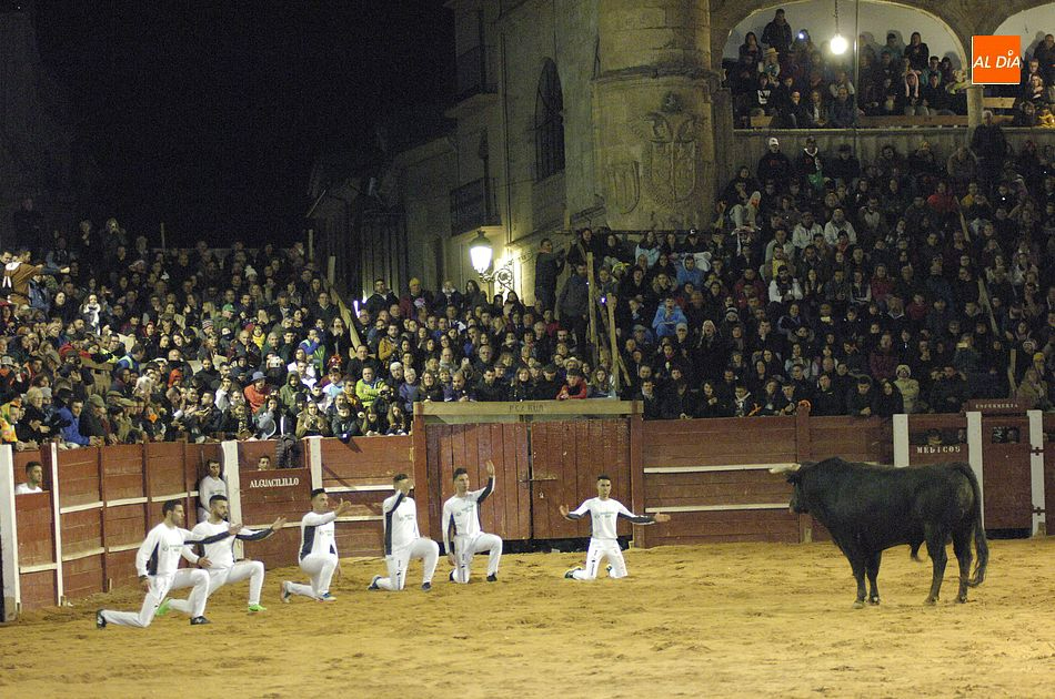 Quince recortadores lucharán por el ‘Trofeo Tres Columnas’ en la noche del Domingo de Carnaval