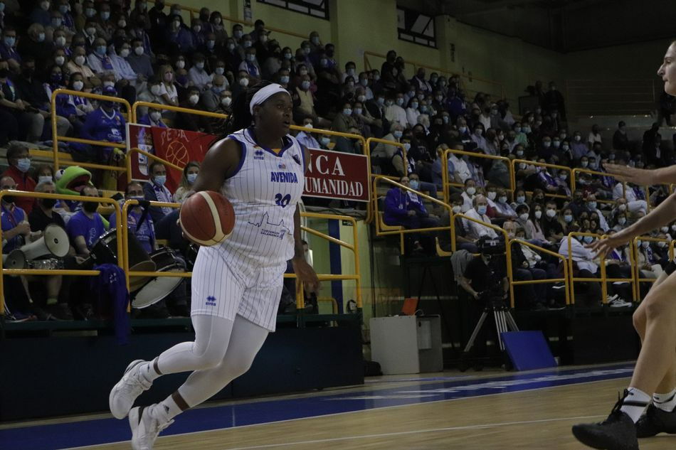 El futuro de Shante Evans en el Perfumerías Avenida, en el aire