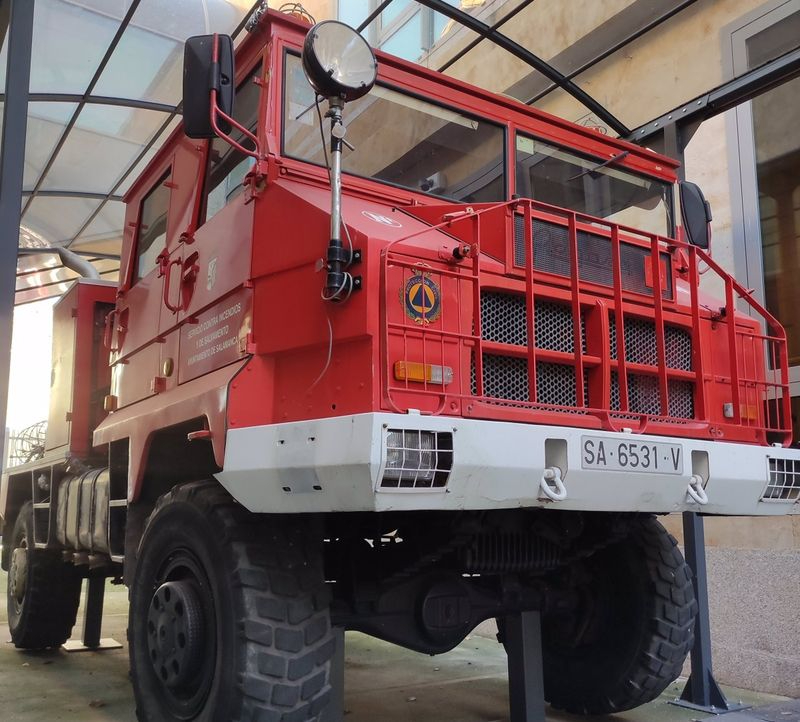El camión diseñado para el desierto que acabó apagando incendios en Salamanca