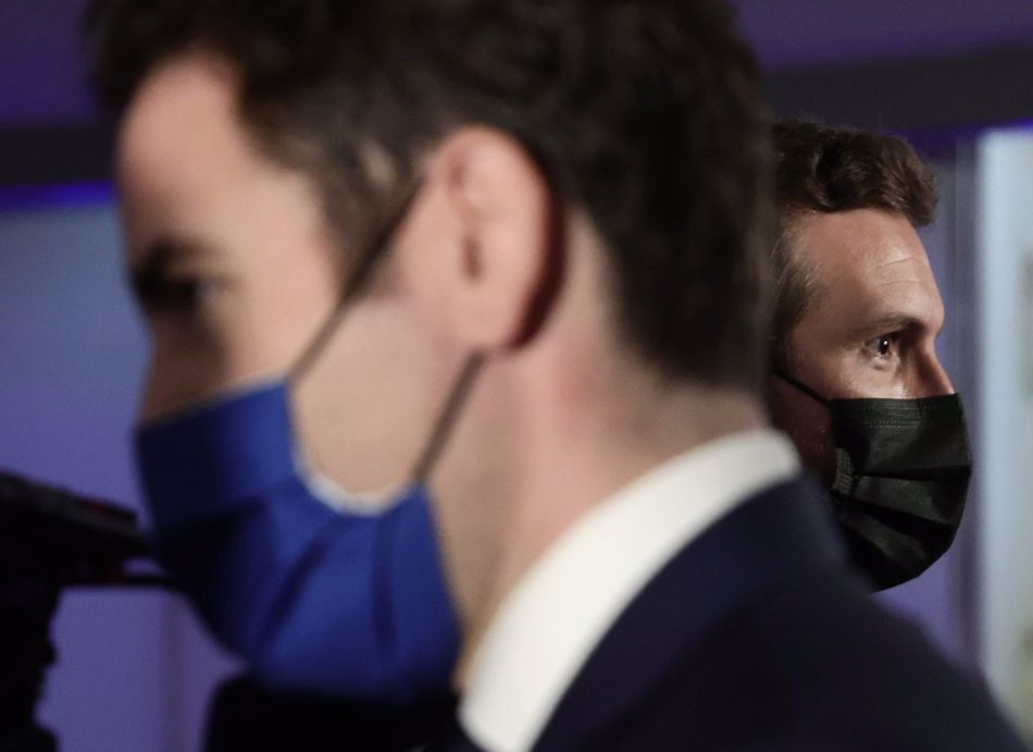 Pablo Casado y García Egea ya están en Génova para seguir el recuento de las elecciones