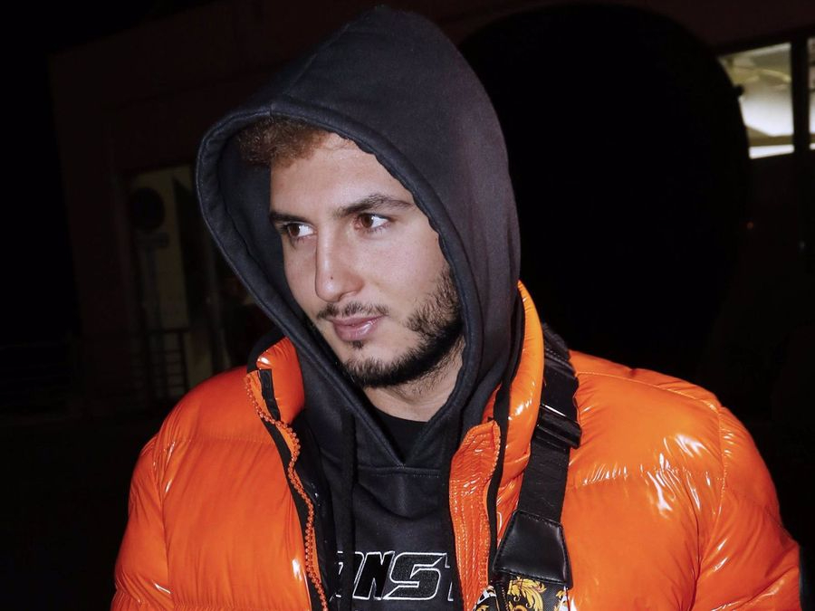 Omar Montes declara en comisaría por su presunta implicación en una trama de falsificación de pasaportes Covid