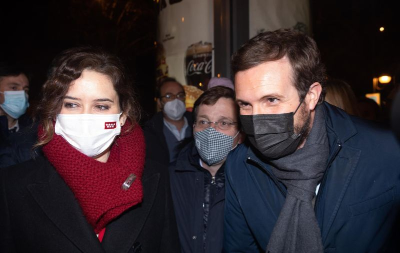 Casado retira el órdago y cerrará el expediente a Ayuso tras recibir la información