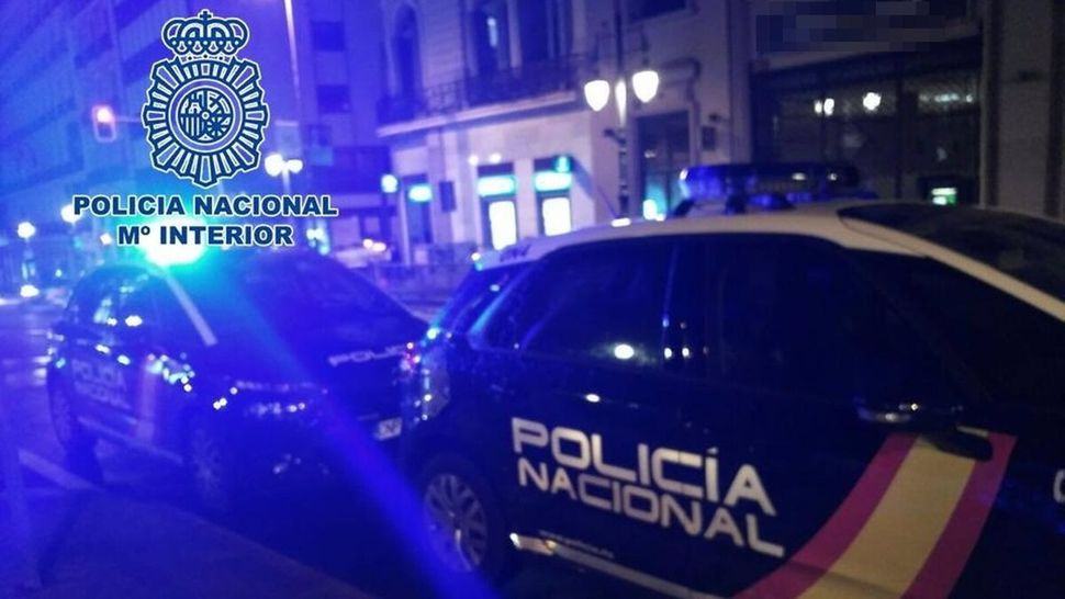 Policía salva a un matrimonio de ser apuñalado por su propio hijo en un piso de Madrid