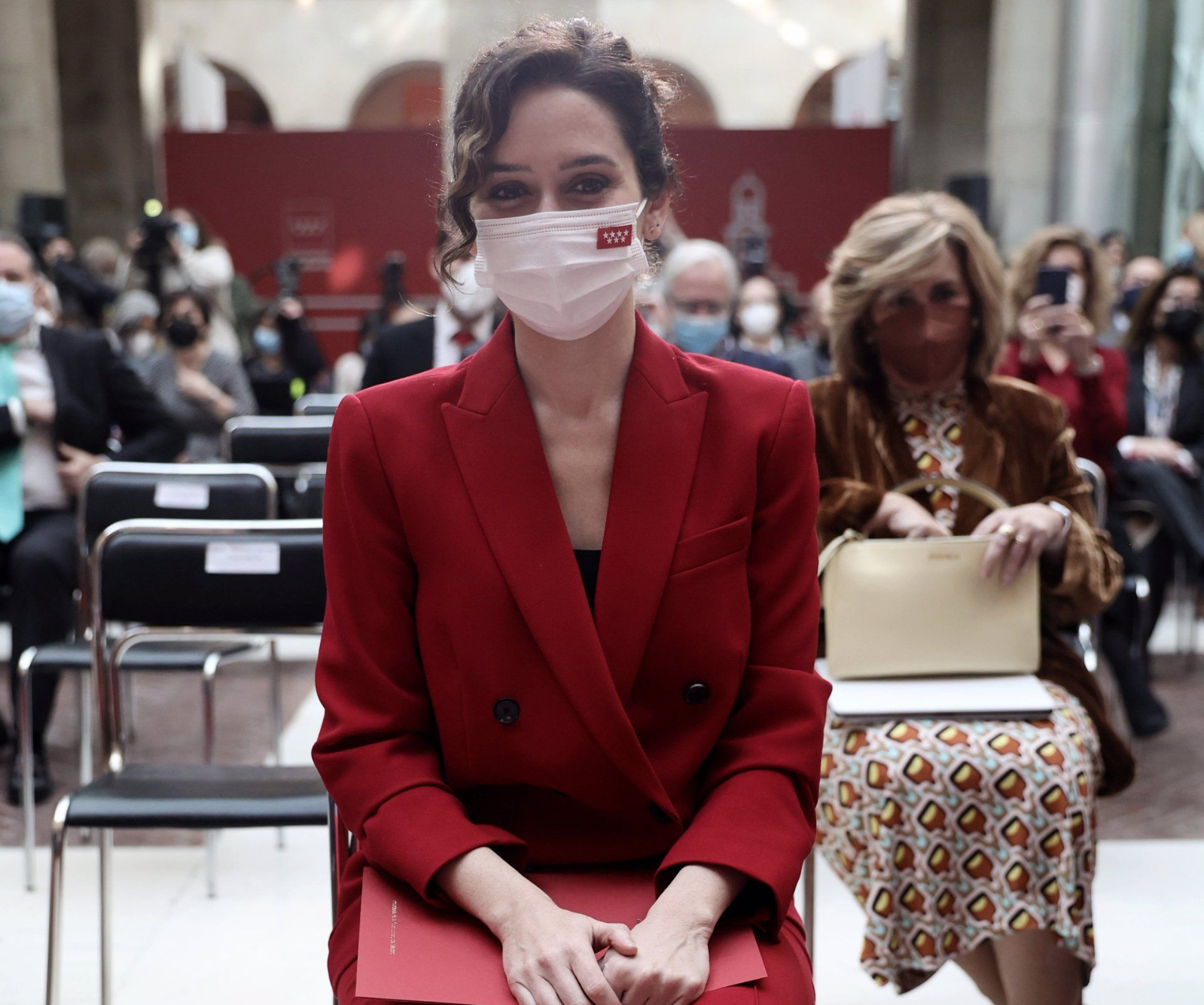 Anticocorrupción abre diligencias por el contrato de mascarillas que vincula al hermano de Ayuso