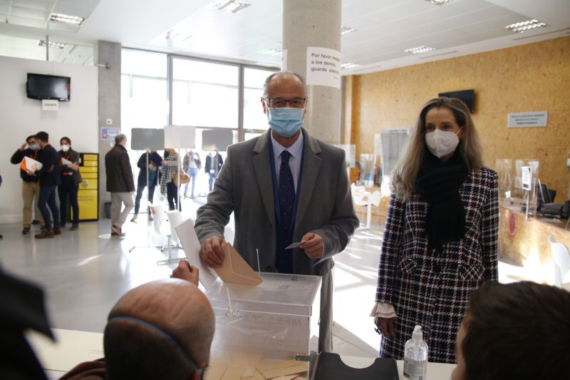 Luis Fuentes vota en Salamanca: Hay que expresarse en las urnas, nos jugamos el futuro