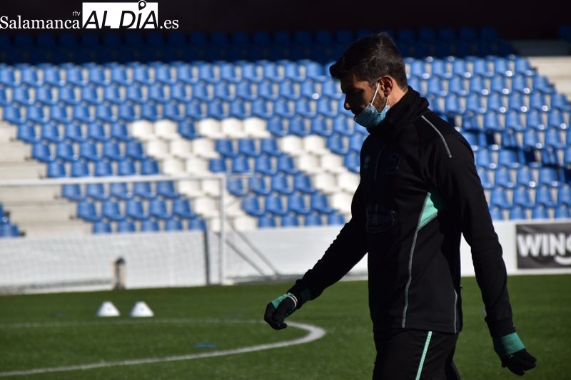 Unionistas vuelve a los entrenamientos pendiente de las molestias musculares de Carlos de la Nava 