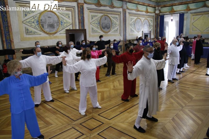 El maestro Xu Benli muestra sus conocimientos de artes marciales en Salamanca