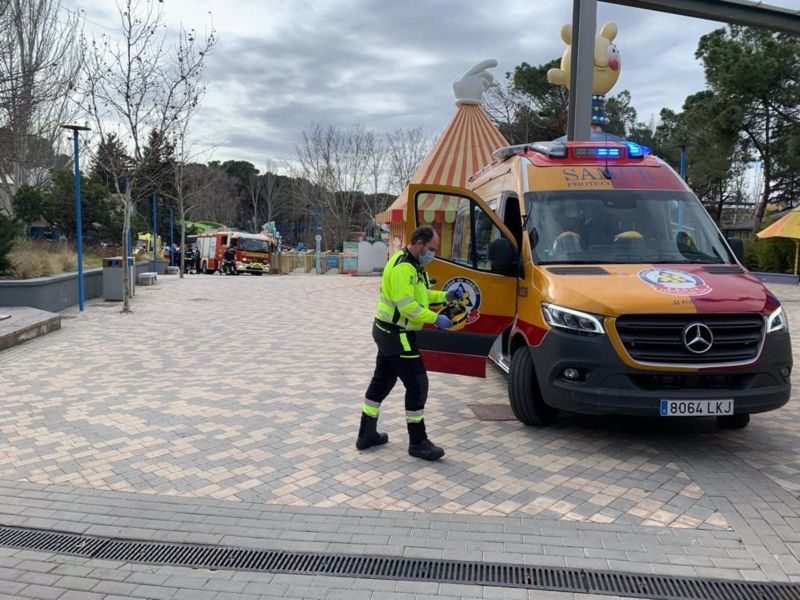 Trece heridos al derrumbarse parte del falso techo del auditorio del Parque de Atracciones de Madrid