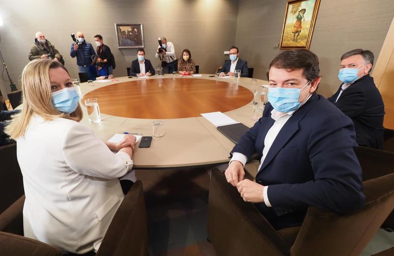 Mañueco lamenta los rechazos, evasivas o silencios recibidos por parte de los socialistas