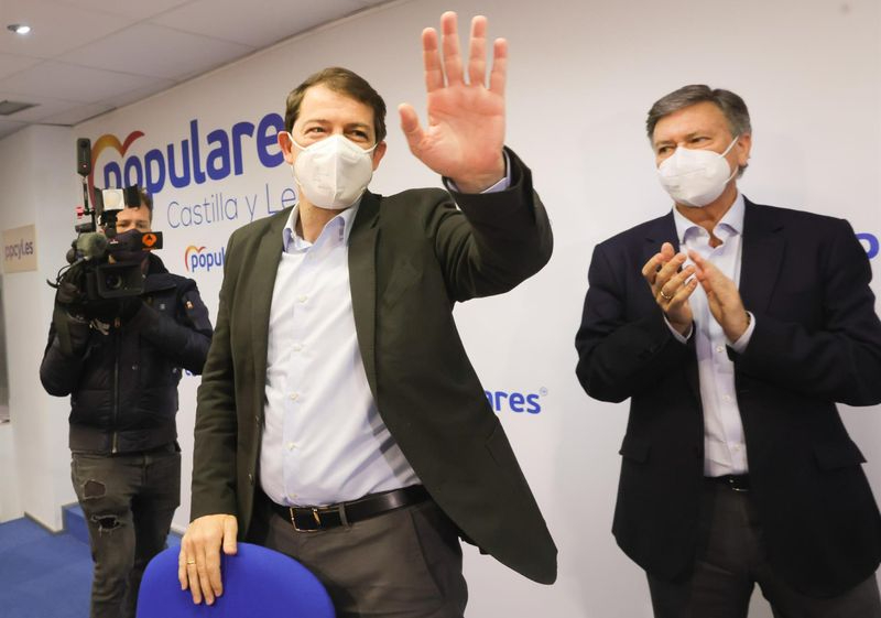 Mañueco advierte de que la igualdad no es negociable y zanja que el PP no tiene líneas rojas pero sí principios