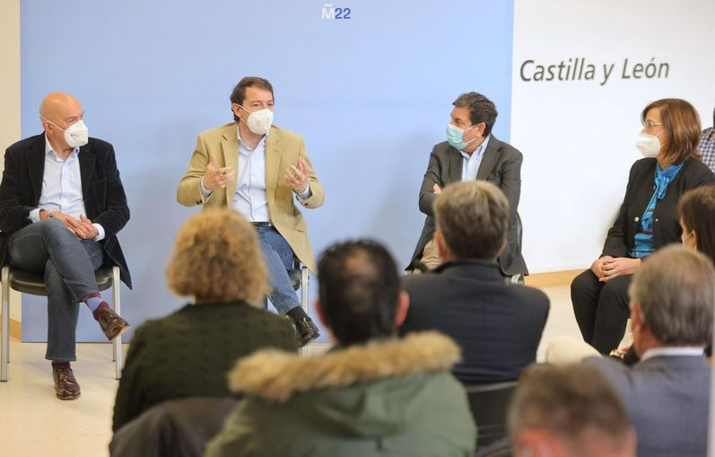 El candidato a presidir la Junta que cree que es hora de ir pensando en retirar la mascarilla en exterior